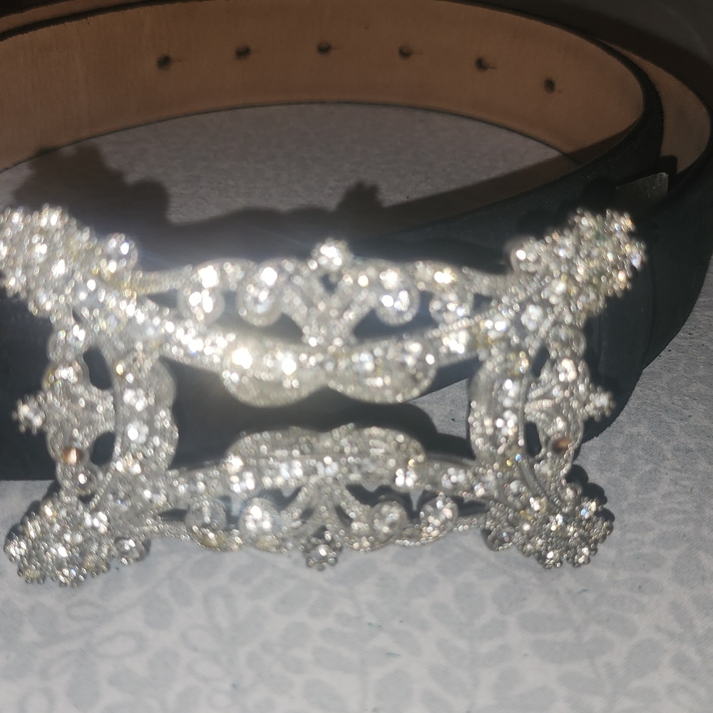 Elegant Black and Gold Women's Belt - Picture 4 of 4
